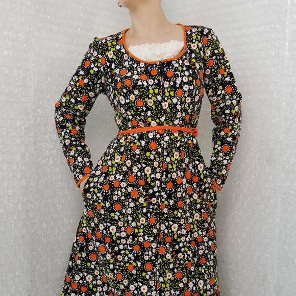 SOLD🌈1970s Lanz of Salzberg quilted floral maxi - Picture 4 of 14